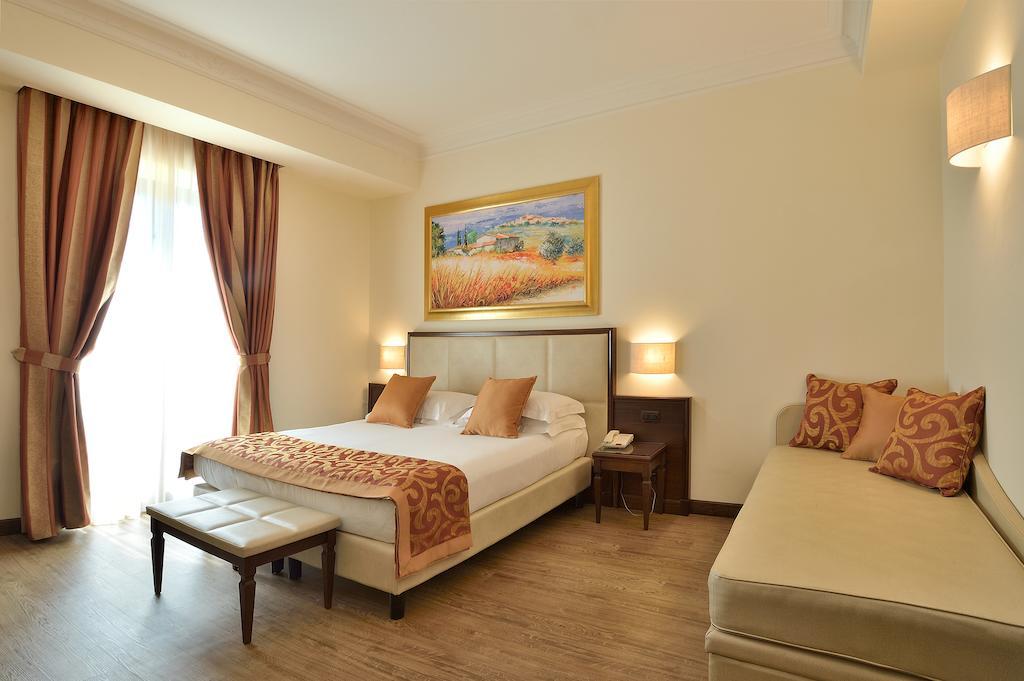 Hotel Athena Сієна Екстер'єр фото