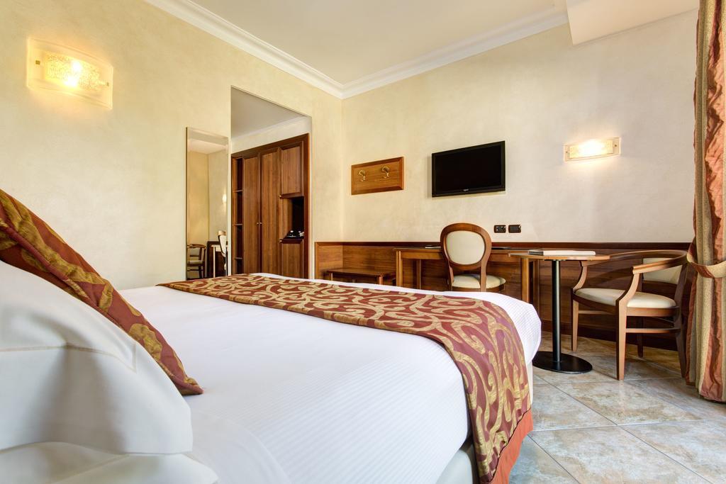 Hotel Athena Сієна Екстер'єр фото