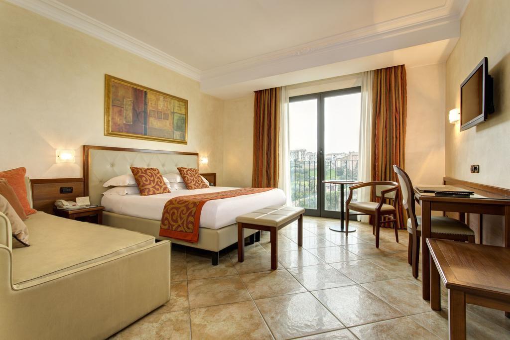 Hotel Athena Сієна Екстер'єр фото
