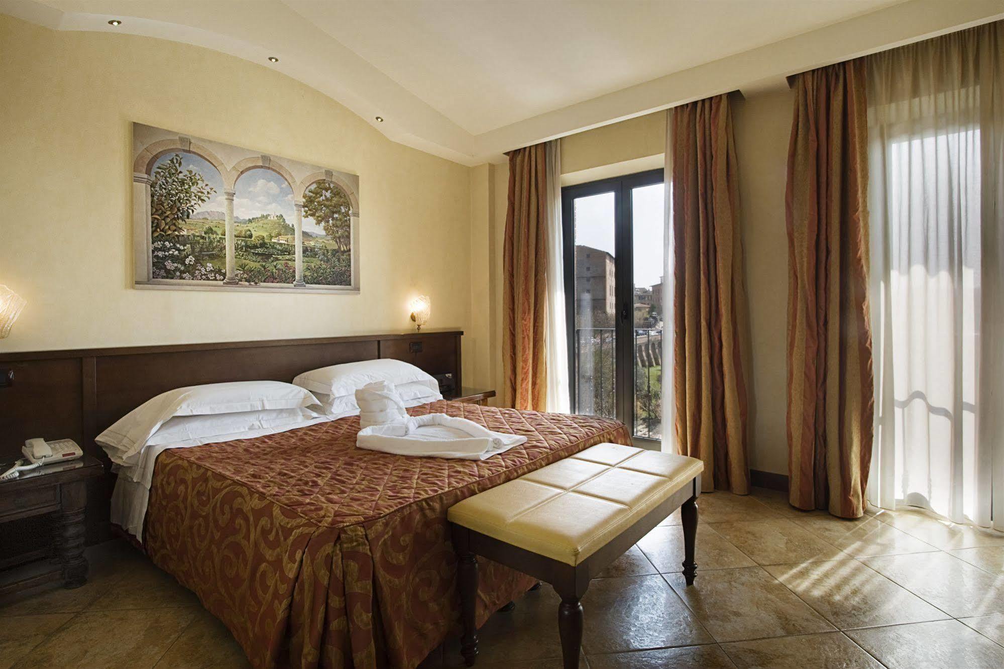 Hotel Athena Сієна Екстер'єр фото