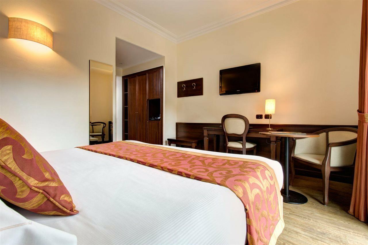 Hotel Athena Сієна Екстер'єр фото