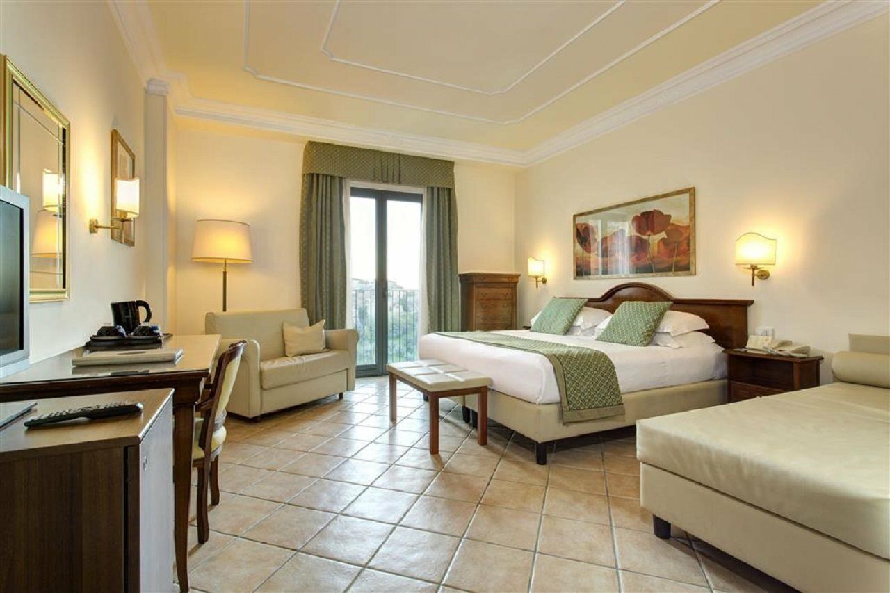 Hotel Athena Сієна Екстер'єр фото