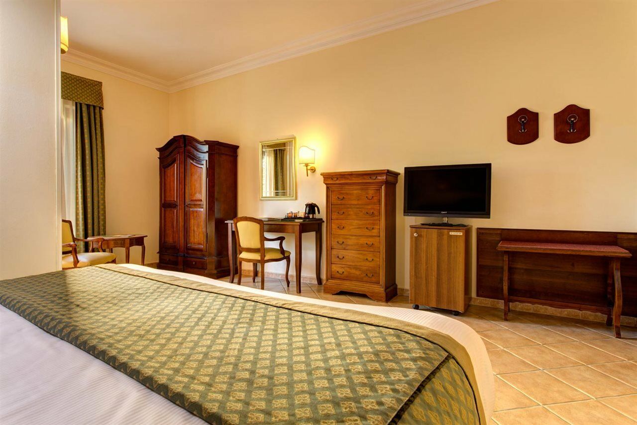 Hotel Athena Сієна Екстер'єр фото