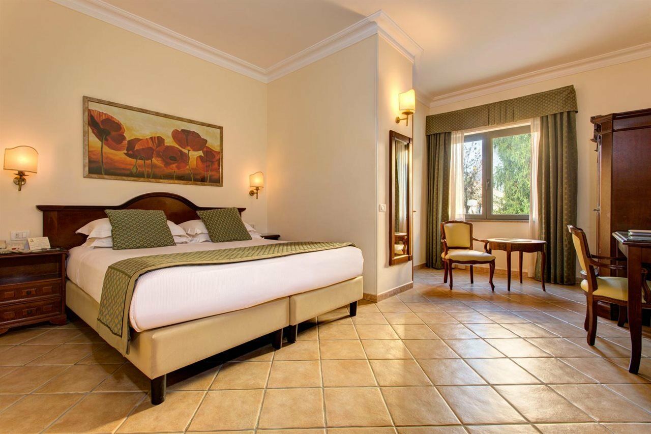 Hotel Athena Сієна Екстер'єр фото